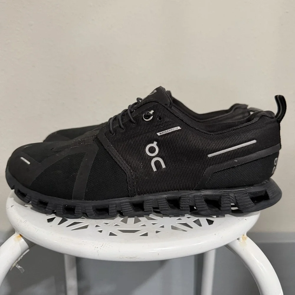 ON Cloud 5 Waterproof All Black Mens Size 9